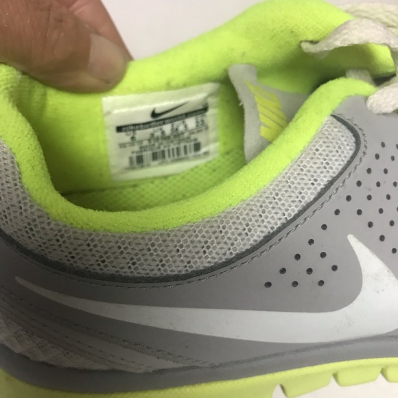 Nike Neon Lightweight Running Athletic Sneakers - Picture 5 of 8